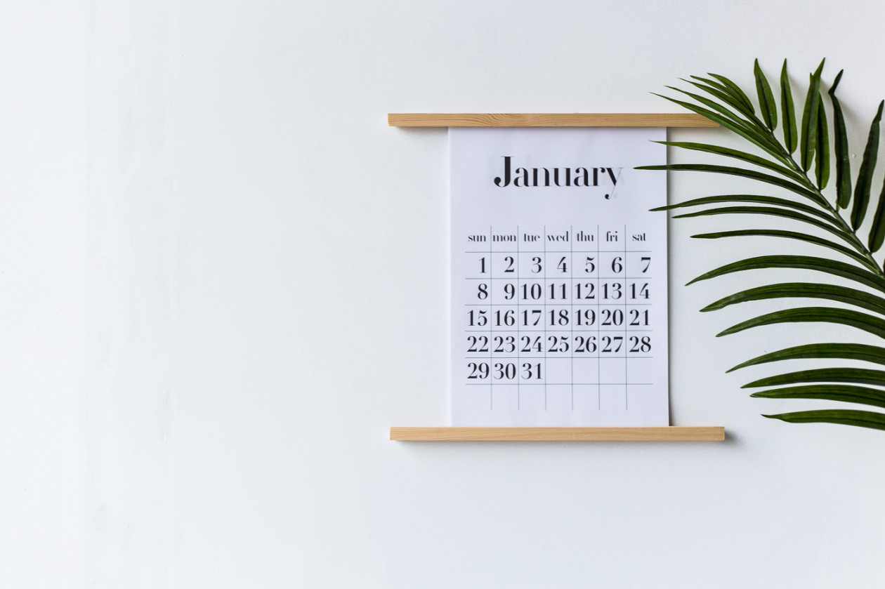 DIY Calendar Wall Stand & Free A/A Printable Calendar