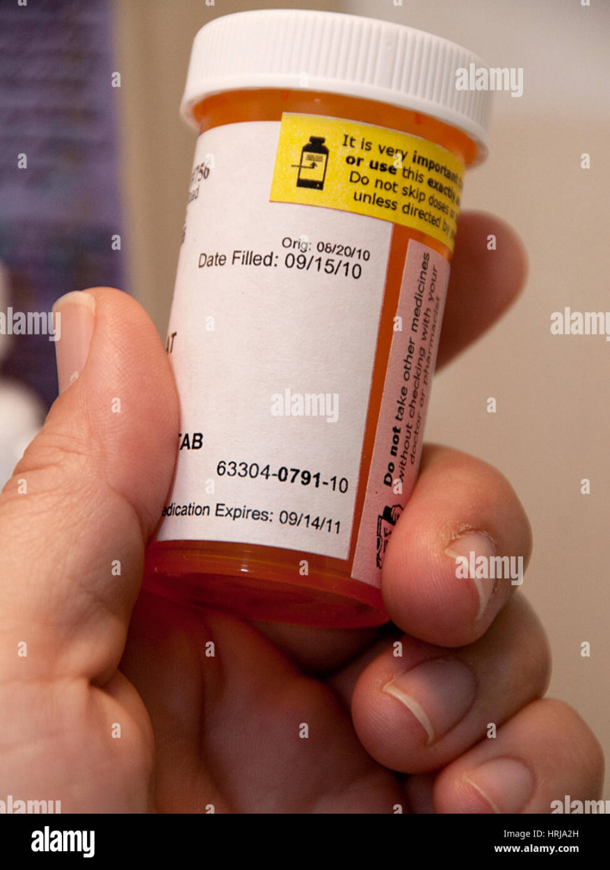 Expiration date medicine hi-res stock photography and images - Alamy